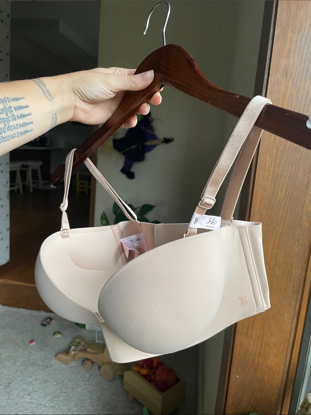 NWT Victoria's Secret Light Beige Dream Smooth Bombshell Strapless Push Up Bra